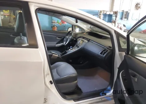 2013 Toyota Prius Four z USA, uszkodzony, nr VIN JTDKN3DUXD5645269